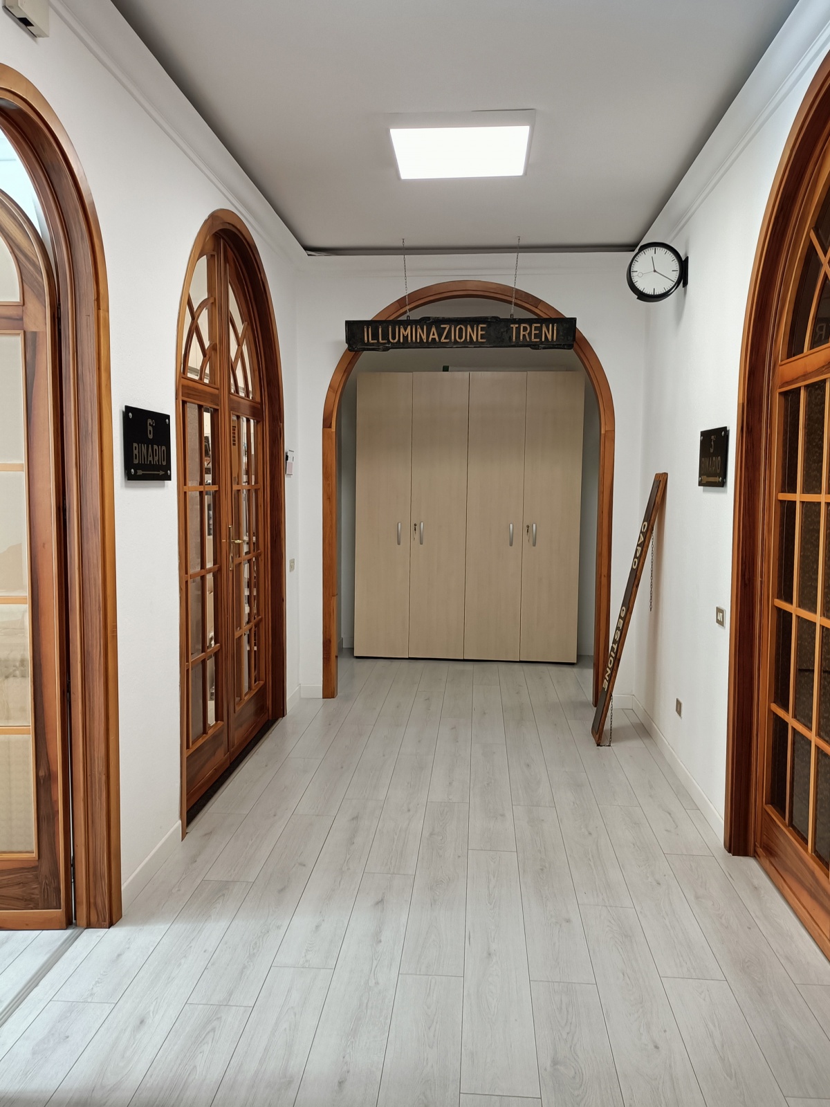Corridoio interno con accesso agli uffici
