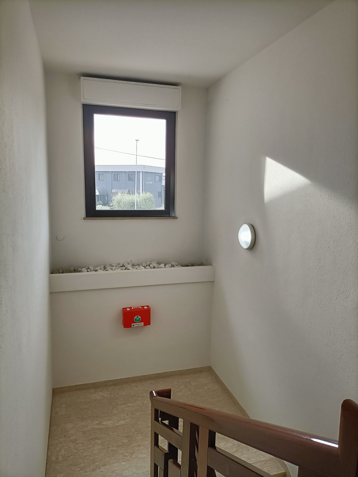 Pianerottolo della scala interna del centro uffici